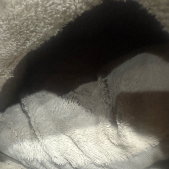 Cozy White Pet Cave - Picture 3 of 5